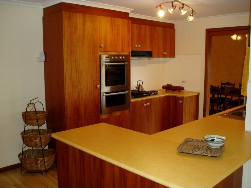 1 Reginald Close, Berwick VIC 3806