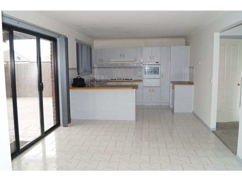 4 Shaftsbury Avenue, Berwick VIC 3806