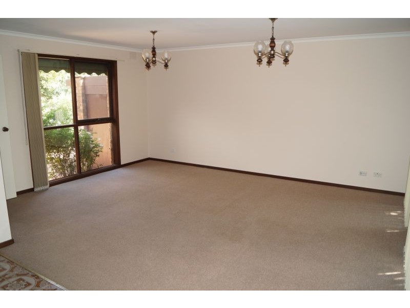 18 St Boswells Avenue, Berwick VIC 3806