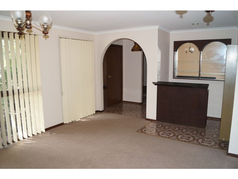 18 St Boswells Avenue, Berwick VIC 3806