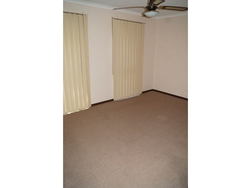 18 St Boswells Avenue, Berwick VIC 3806