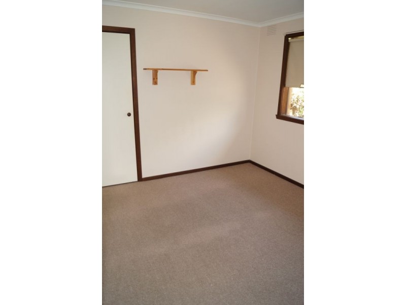 18 St Boswells Avenue, Berwick VIC 3806