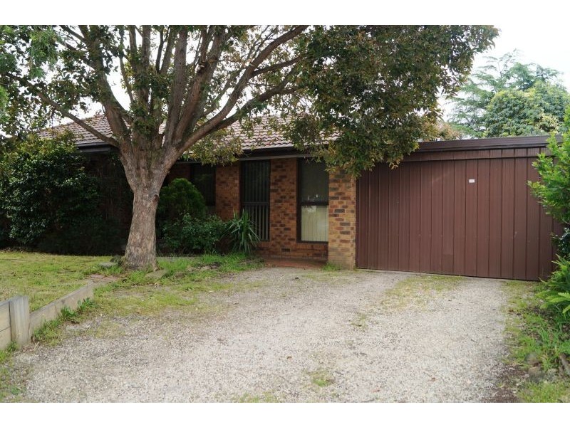 18 St Boswells Avenue, Berwick VIC 3806