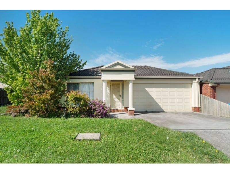 8 Marina Court, Berwick VIC 3806