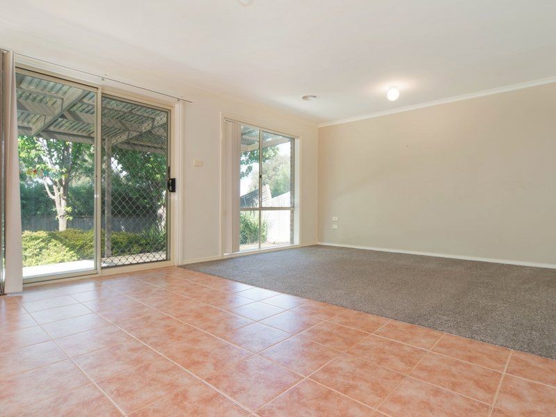 8 Marina Court, Berwick VIC 3806