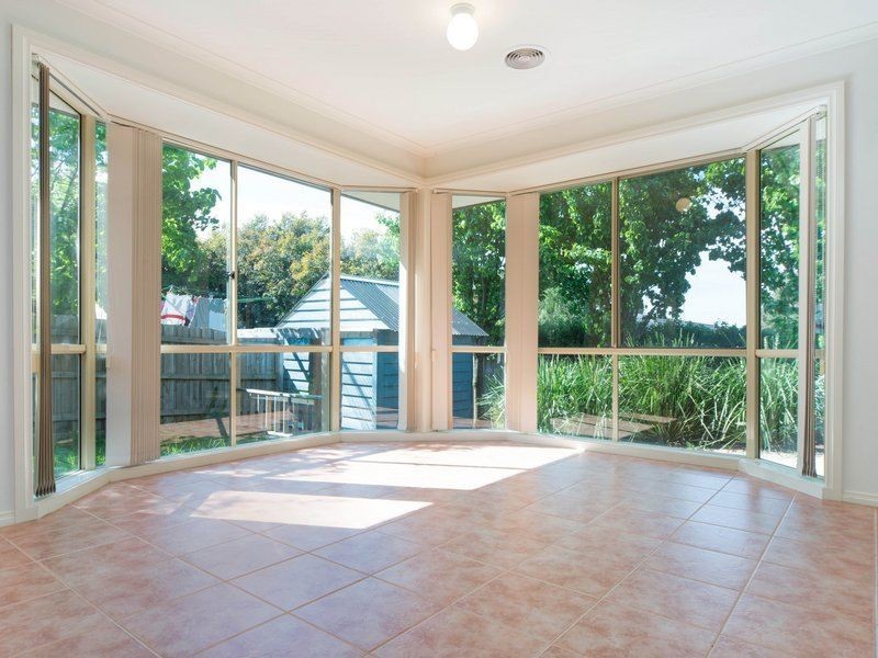 8 Marina Court, Berwick VIC 3806