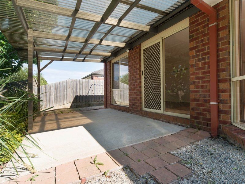 8 Marina Court, Berwick VIC 3806