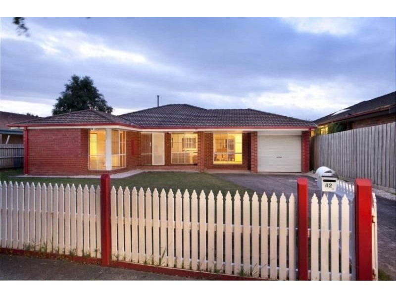 42 St Boswells Avenue, Berwick VIC 3806