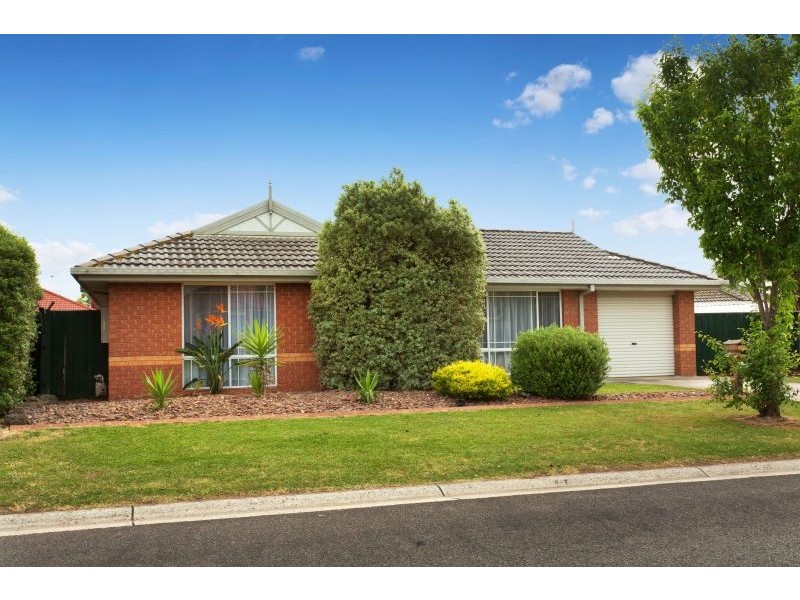 8 Earlwood Street, Narre Warren South VIC 3805