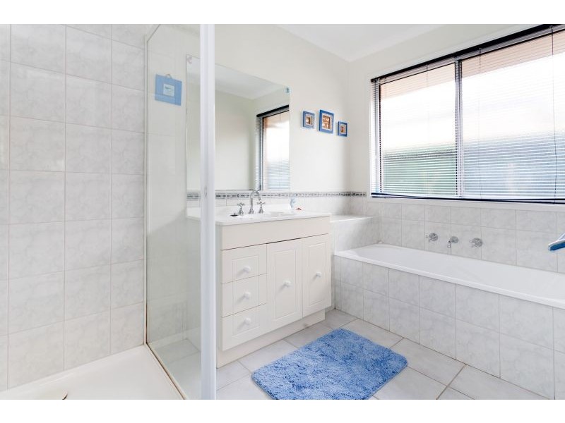 8 Earlwood Street, Narre Warren South VIC 3805