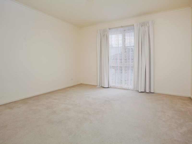 1/30 Strathavan Drive, Berwick VIC 3806