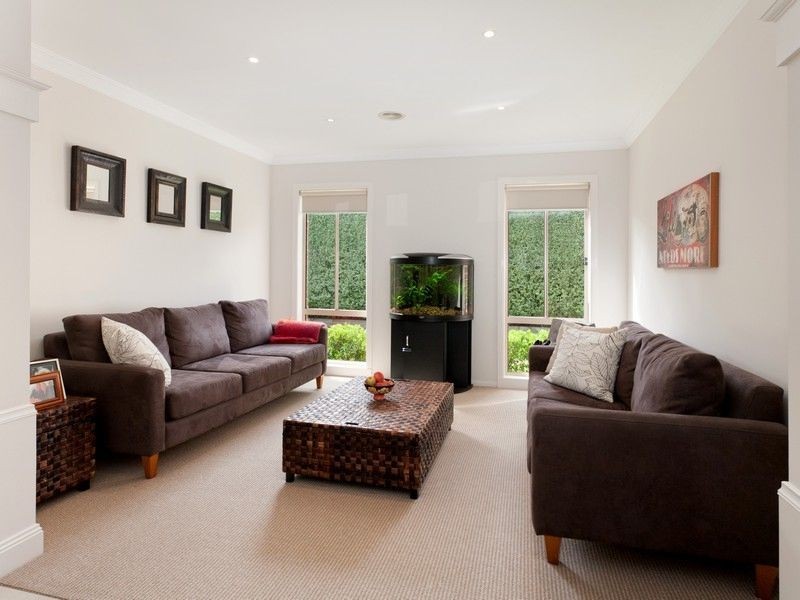 25 Bryn Mawr Boulevard, Berwick VIC 3806