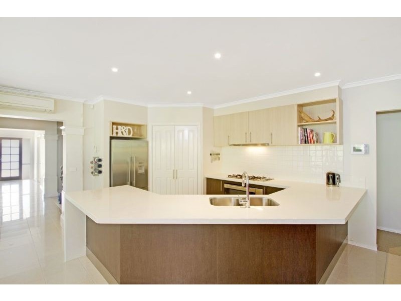 25 Bryn Mawr Boulevard, Berwick VIC 3806