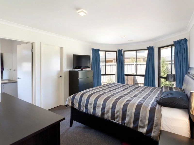 58 Westmoreland Avenue, Cranbourne North VIC 3977