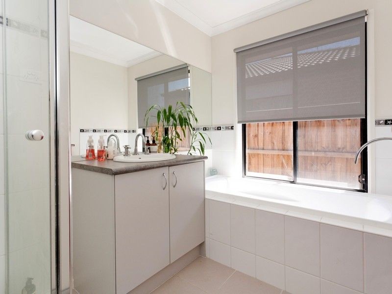 58 Westmoreland Avenue, Cranbourne North VIC 3977