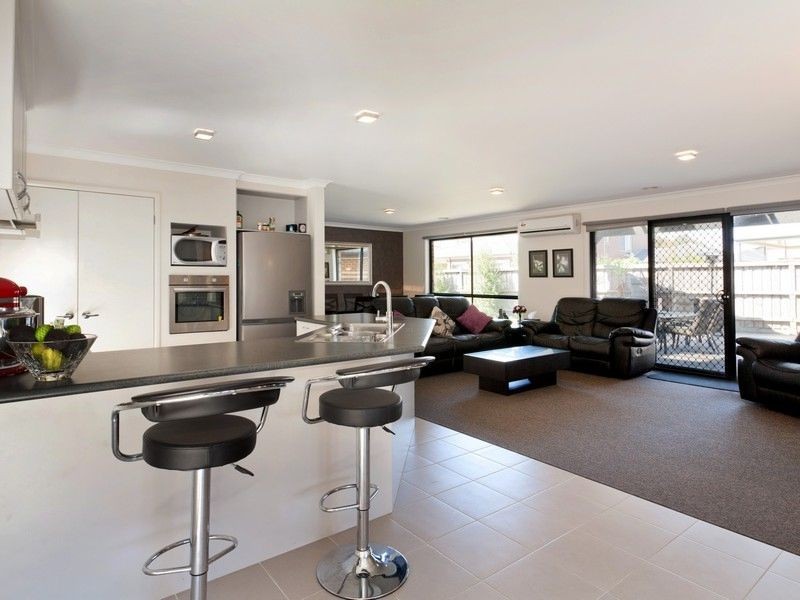 58 Westmoreland Avenue, Cranbourne North VIC 3977