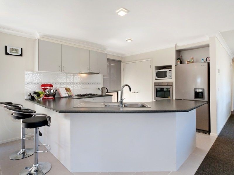 58 Westmoreland Avenue, Cranbourne North VIC 3977