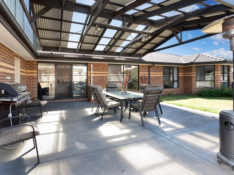 58 Westmoreland Avenue, Cranbourne North VIC 3977