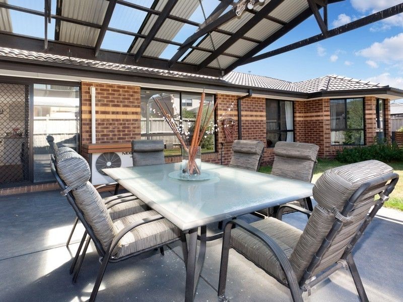 58 Westmoreland Avenue, Cranbourne North VIC 3977