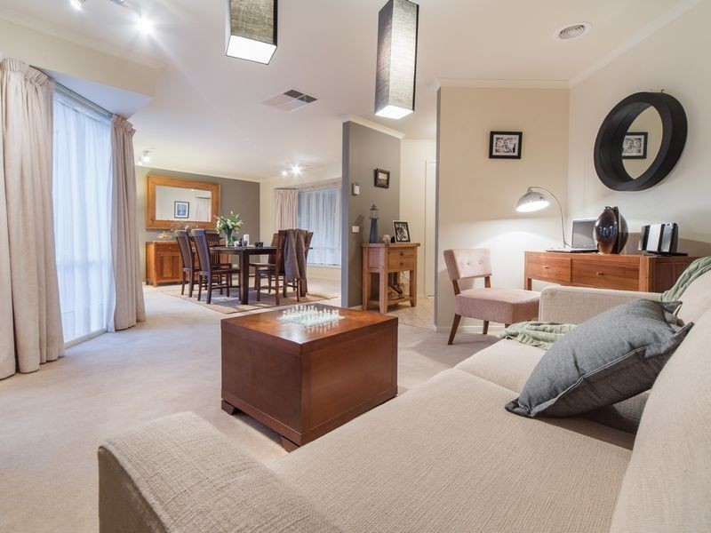 44 McCubbin Way, Berwick VIC 3806