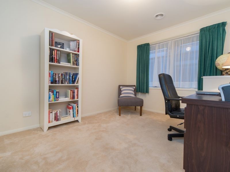 44 McCubbin Way, Berwick VIC 3806