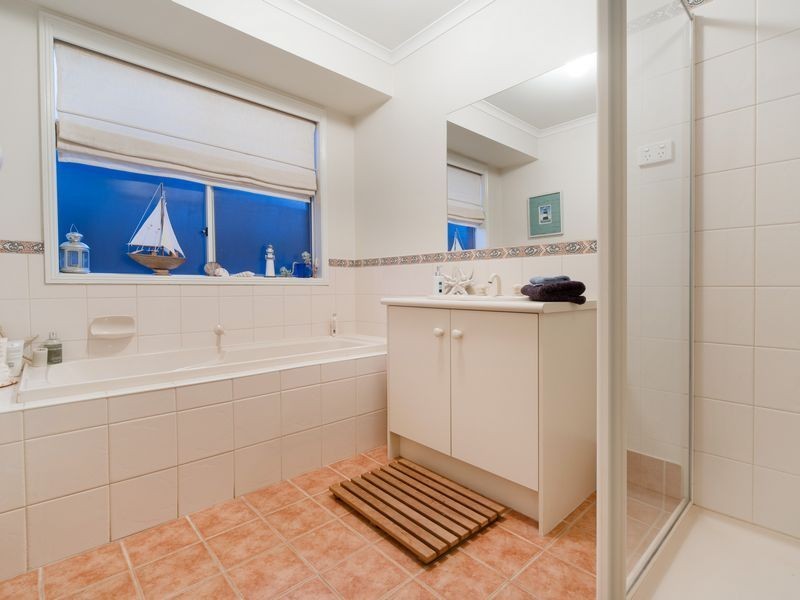 44 McCubbin Way, Berwick VIC 3806