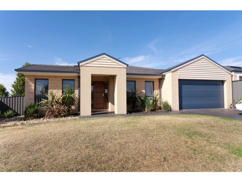 19 Killarney Crescent, Pakenham VIC 3810