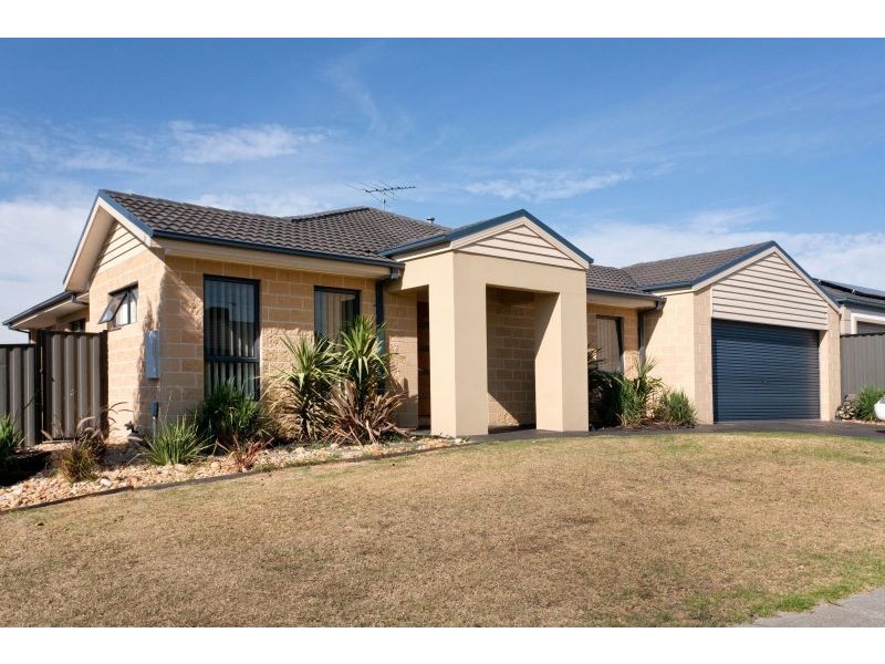 19 Killarney Crescent, Pakenham VIC 3810