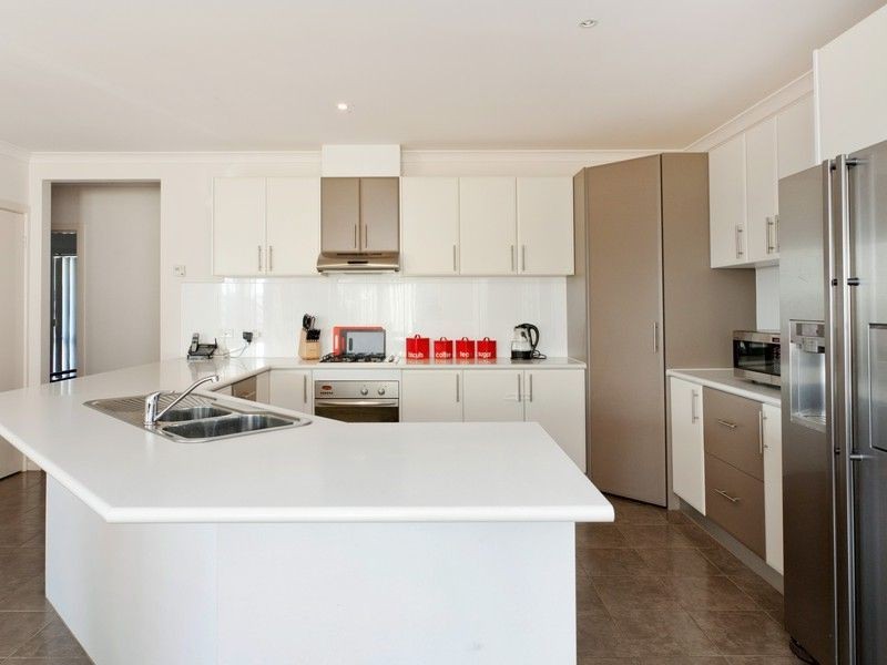 19 Killarney Crescent, Pakenham VIC 3810