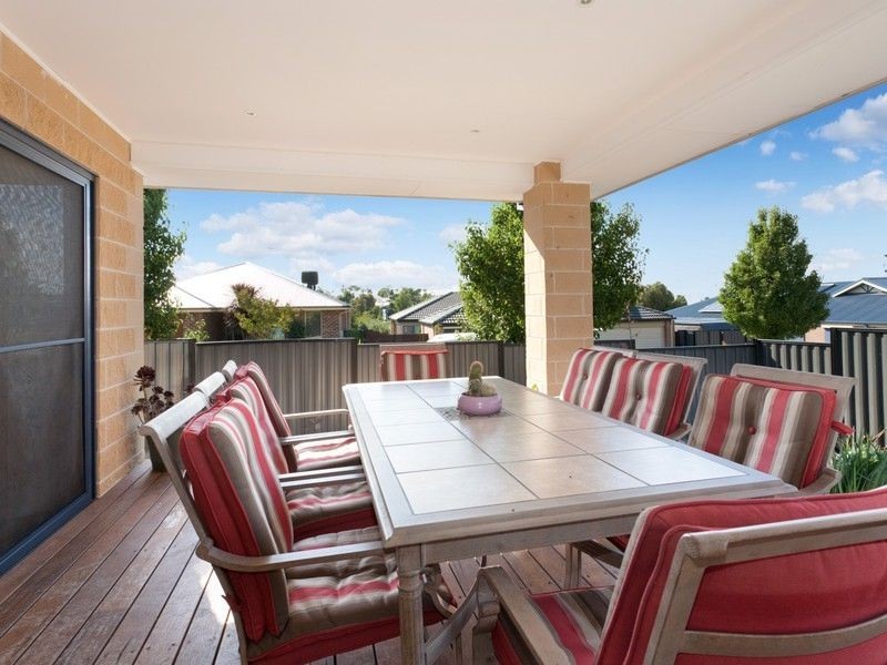 19 Killarney Crescent, Pakenham VIC 3810