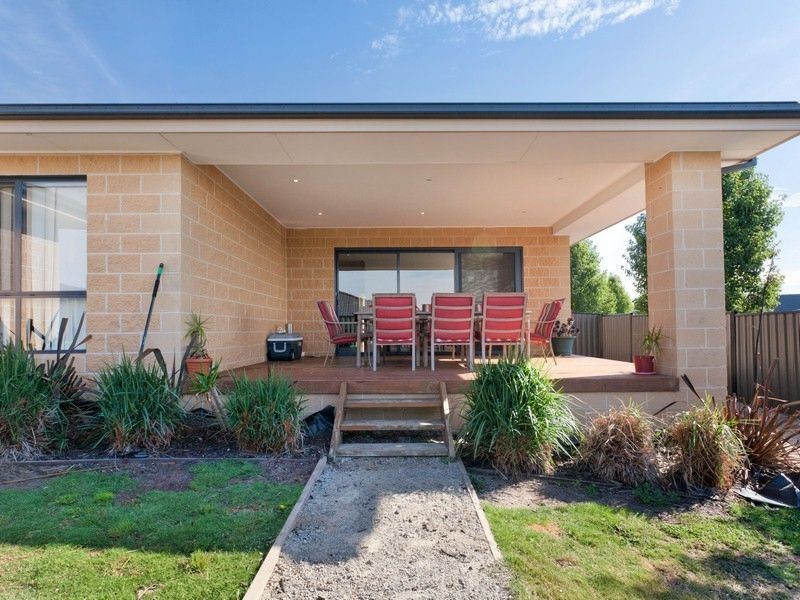 19 Killarney Crescent, Pakenham VIC 3810