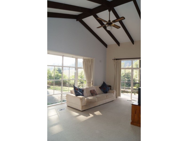 68 Emerald Beaconsfield Road, Emerald VIC 3782