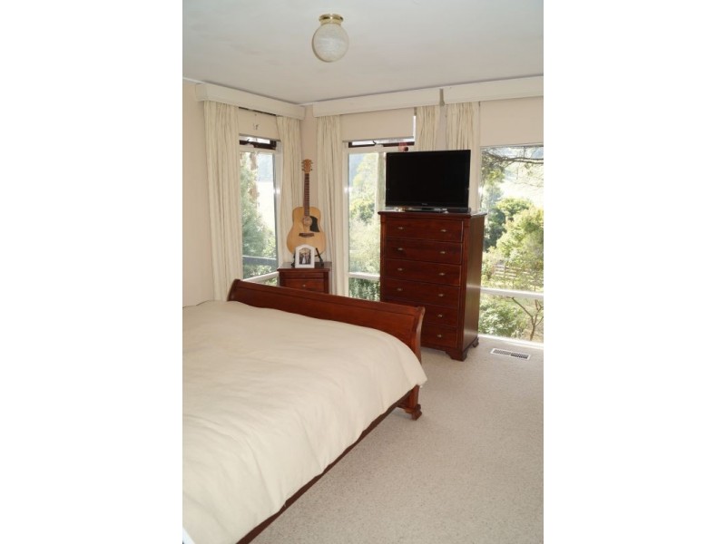 68 Emerald Beaconsfield Road, Emerald VIC 3782