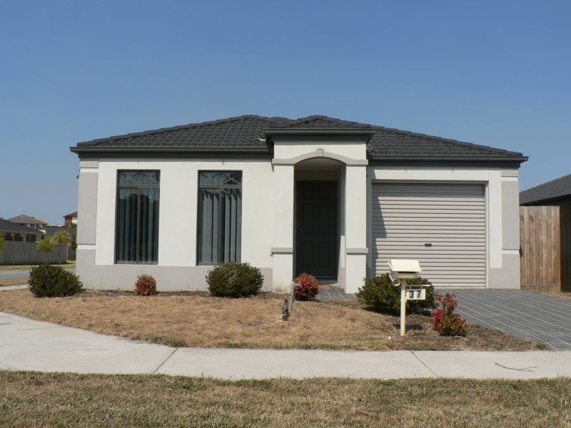 37 Melzak Way, Berwick VIC 3806