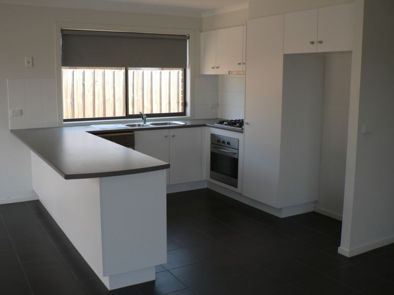 37 Melzak Way, Berwick VIC 3806