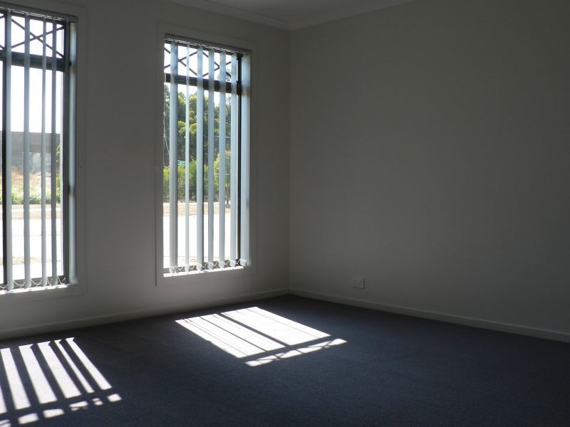 37 Melzak Way, Berwick VIC 3806