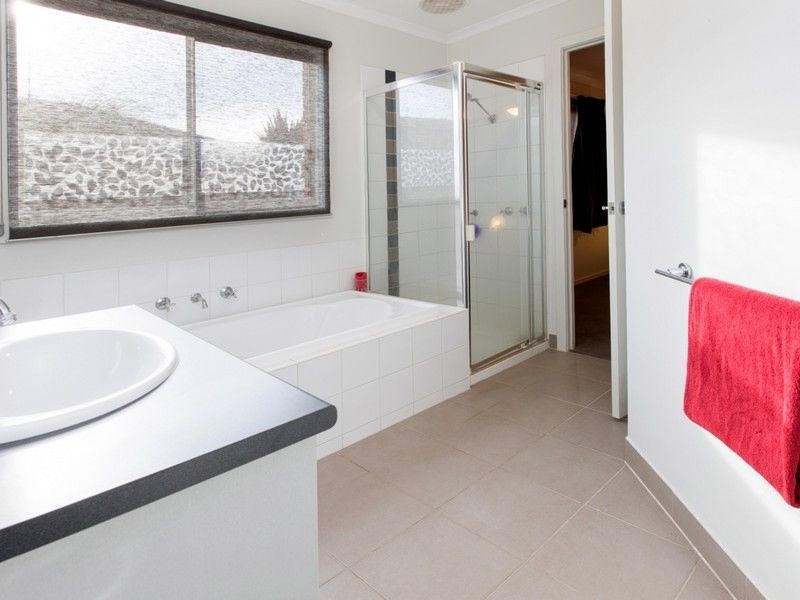 6 Cindy Court, Berwick VIC 3806