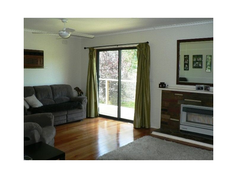 6 Slingsby Avenue, Beaconsfield VIC 3807