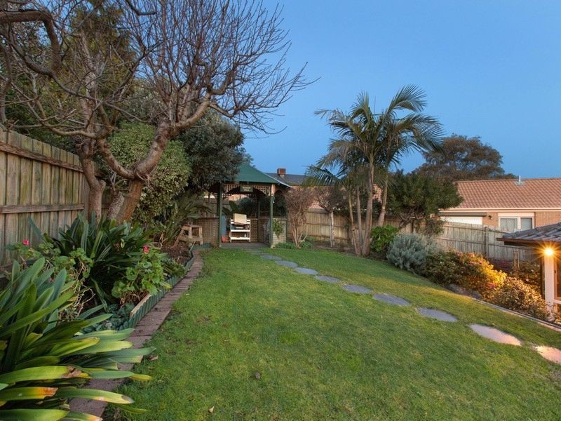 9 Duckworth Close, Berwick VIC 3806
