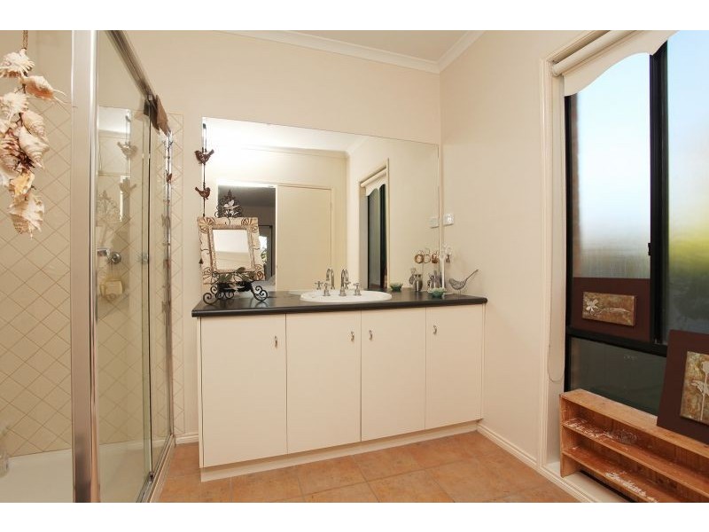 18 Beauford Avenue, Narre Warren South VIC 3805