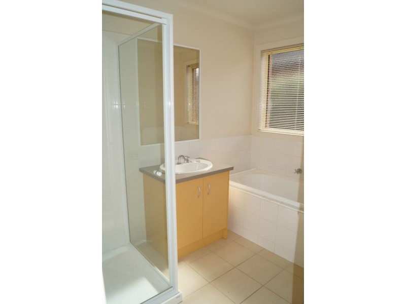 2 Iris Place, Pakenham VIC 3810