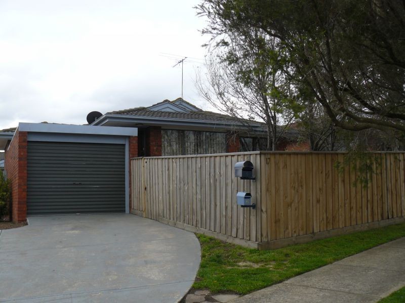 1/17 Maryn Close, Berwick VIC 3806