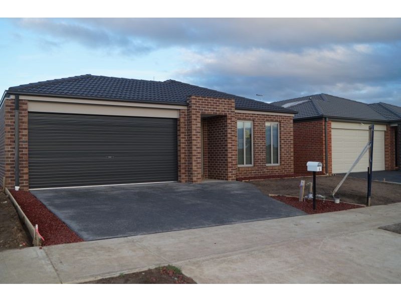 6 Pointer Drive, Pakenham VIC 3810