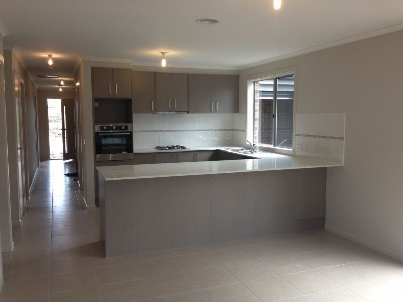 6 Pointer Drive, Pakenham VIC 3810