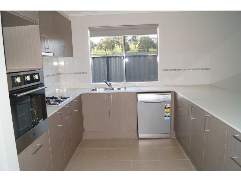 6 Pointer Drive, Pakenham VIC 3810