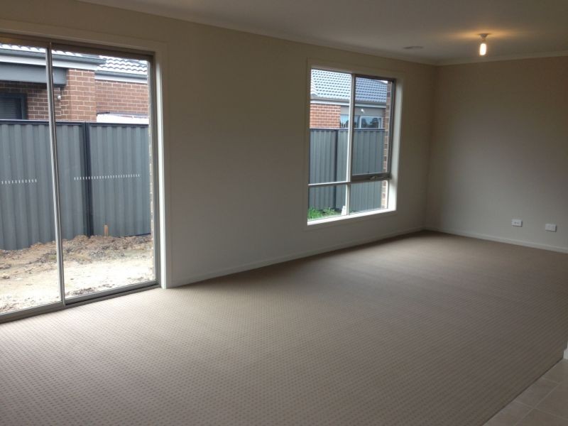 6 Pointer Drive, Pakenham VIC 3810