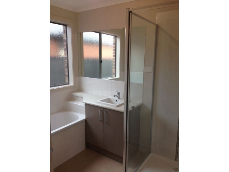 6 Pointer Drive, Pakenham VIC 3810