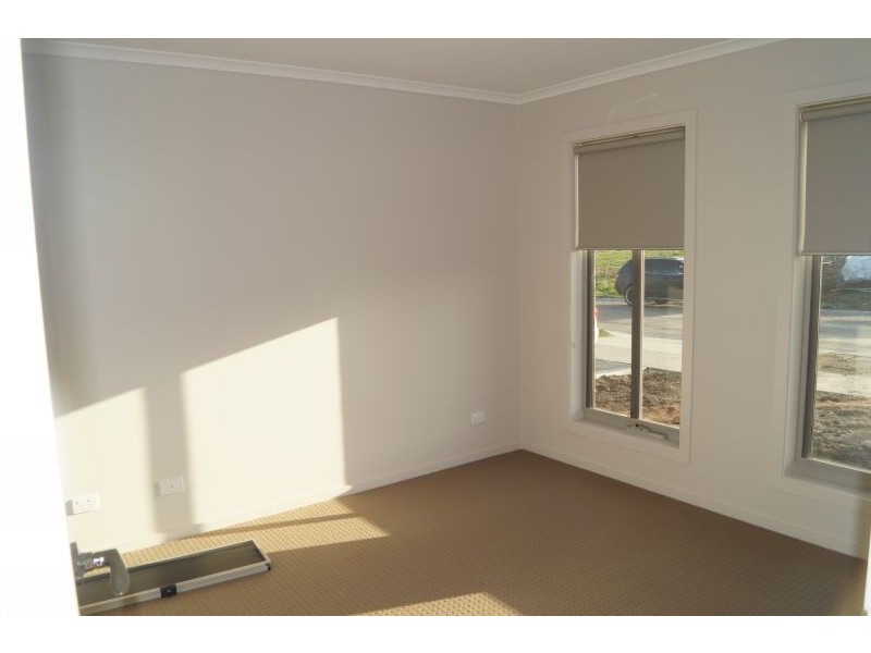 6 Pointer Drive, Pakenham VIC 3810
