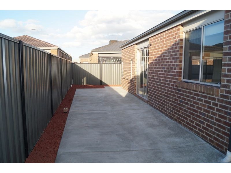 6 Pointer Drive, Pakenham VIC 3810