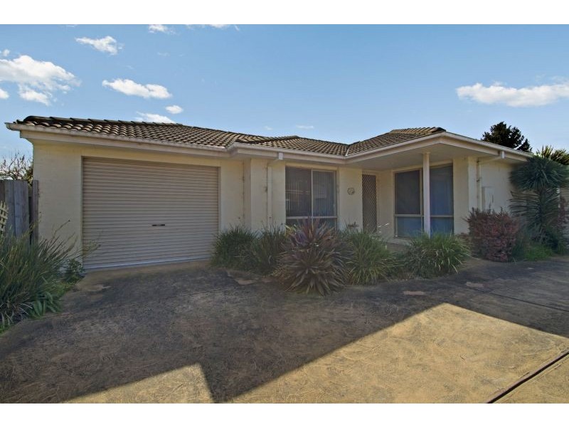 Unit 2/1 Bemersyde Drive, Berwick VIC 3806